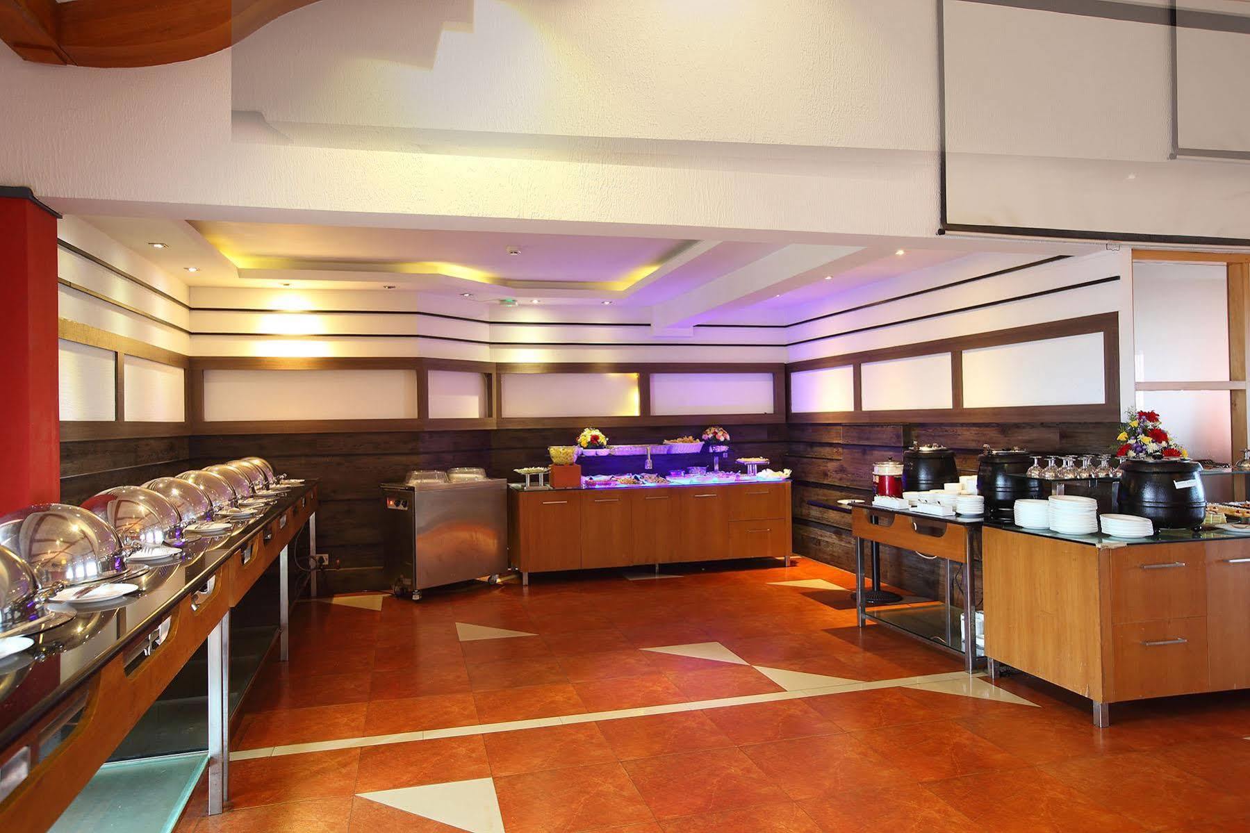 Hotel Park Residency, Kakkanad Kochi Esterno foto