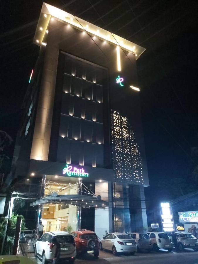 Hotel Park Residency, Kakkanad Kochi Esterno foto